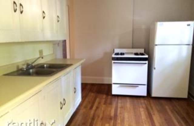 707 Center St Apt 1 Gallery 3