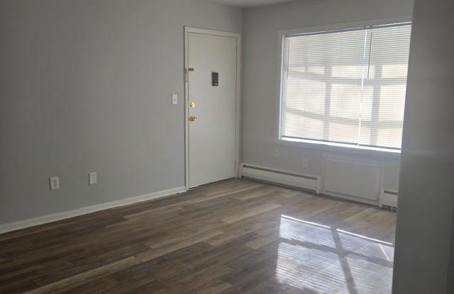 2 bedrooms, 1 bathroom, 1st floor Gallery 2