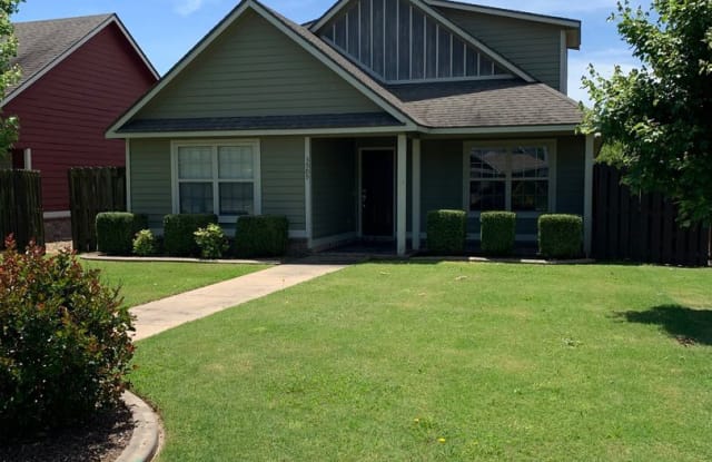 3909 SW Gibson Ave - 3909 Southwest Gibson Avenue, Bentonville, AR 72712