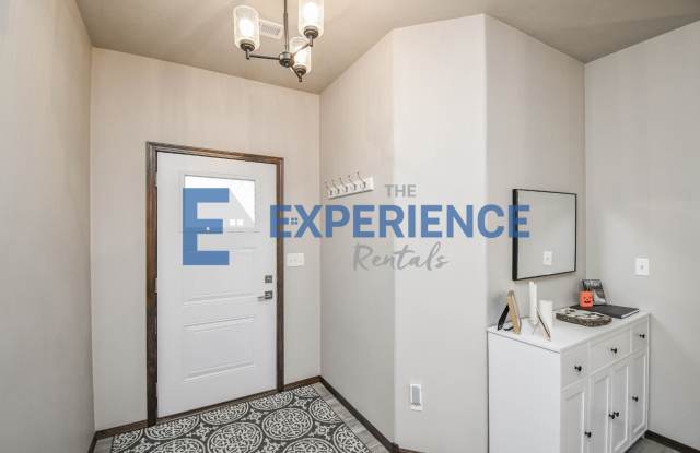 Spacious 3-Bedroom Townhome with Rare 3-Stall Garage! Gallery 4