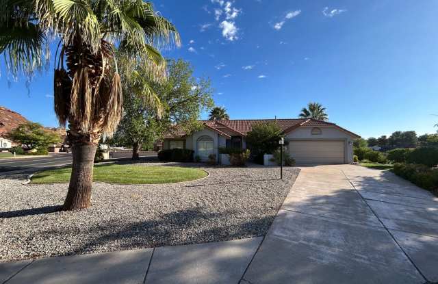 Available 10/1/2026Furnished 3 Bed, 2 Bath, 2 Car Garage Home Gallery 3