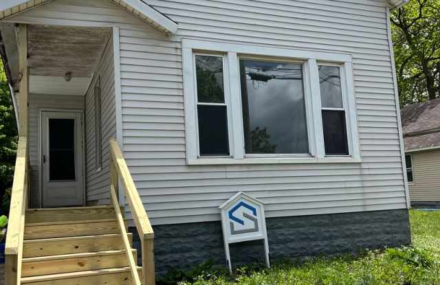 Section 8 Accepted! Spacious newly renovated 4-bedroom home photos photos