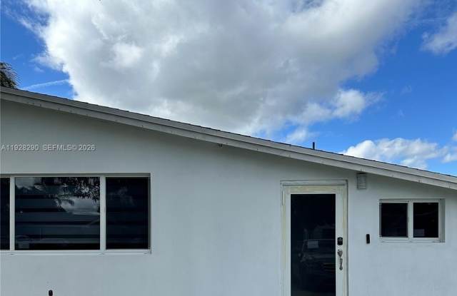 2140 N 62nd Ave photos photos