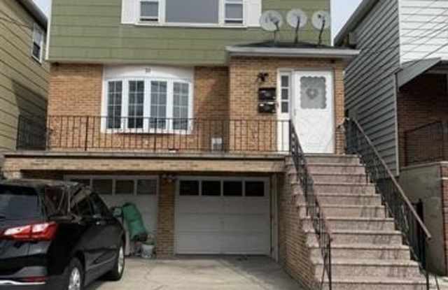 33 EAST 51ST ST photos photos