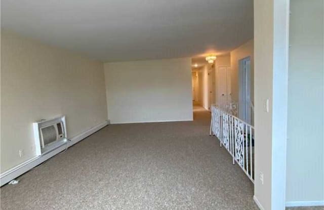 530 E Pine Street - 530 East Pine Street, Long Beach, NY 11561