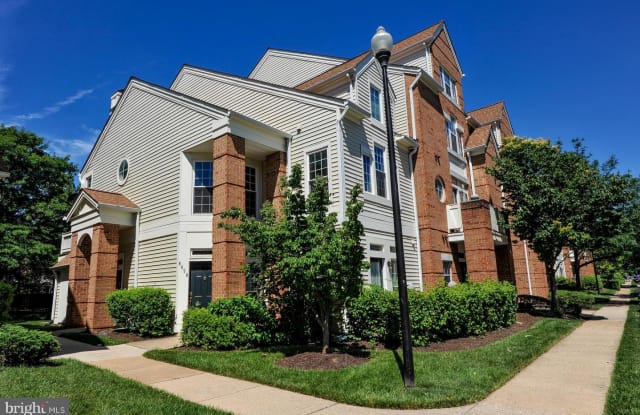 6856 BRINDLE HEATH WAY #219 - 6856 Brindle Heath Way, Kingstowne, VA 22315