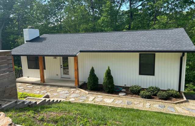 Charming 2 Bed / 2 Bath Home – Walk to Downtown Black Mountain photos photos