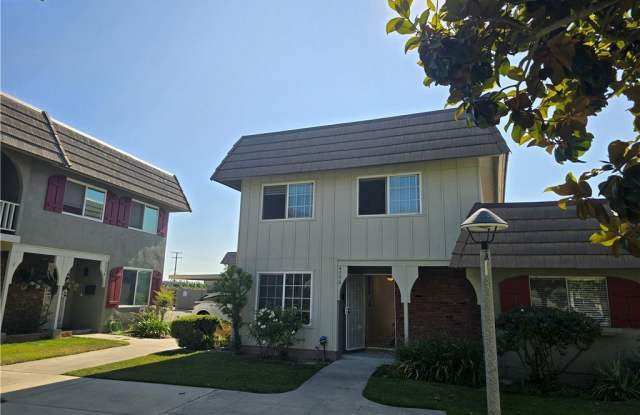4756 Larwin Avenue photos photos