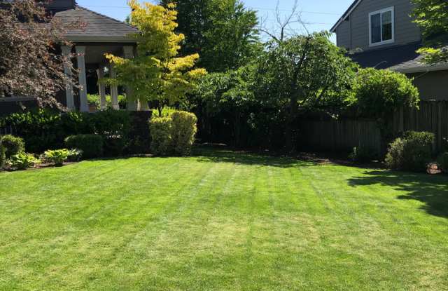 5 Bedrooms and 2.5 Bathrooms with Views of the Rolling Hills of Corvallis Country Club Gallery 4