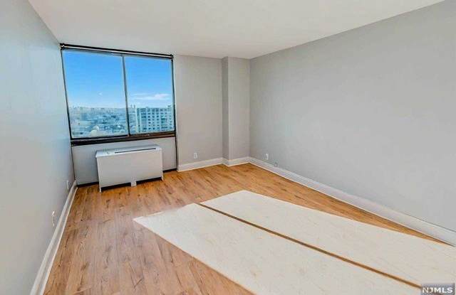 770 Anderson Avenue - 770 Anderson Avenue, Cliffside Park, NJ 07010