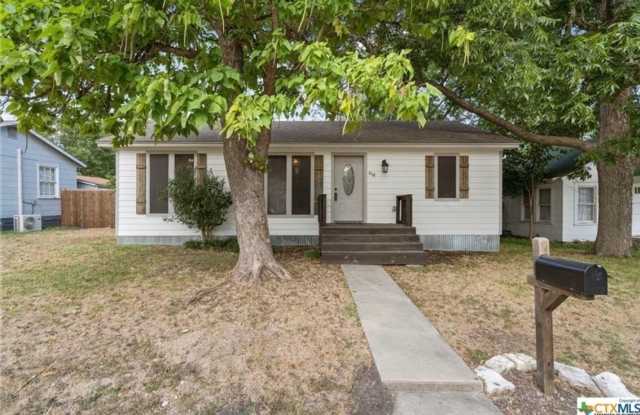 Charming 2BR House in Taylor photos photos