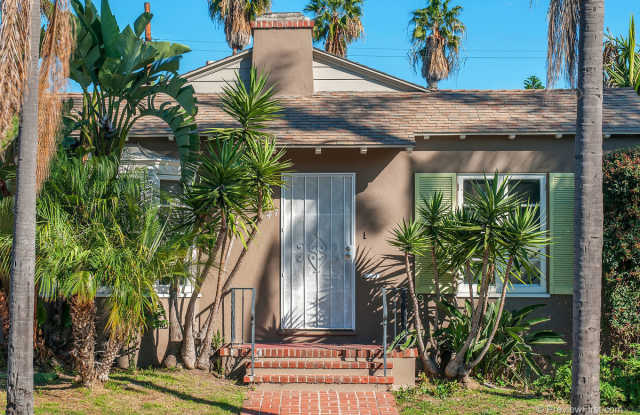 Cozy 1 Bedroom Bungalow with Reserved Parking in North Park! photos photos