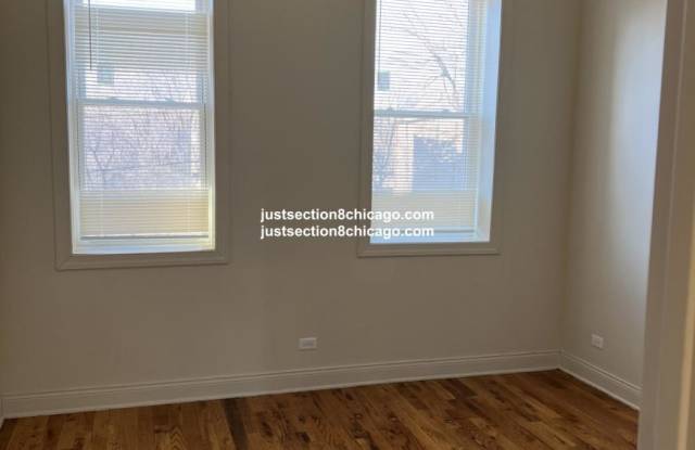 1526 S KEDZIE Gallery 3