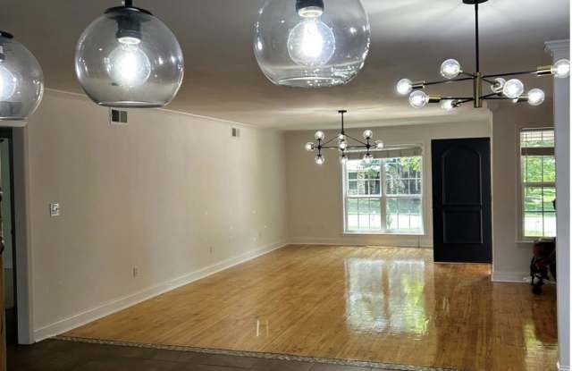 211 Francis Drive Gallery 2