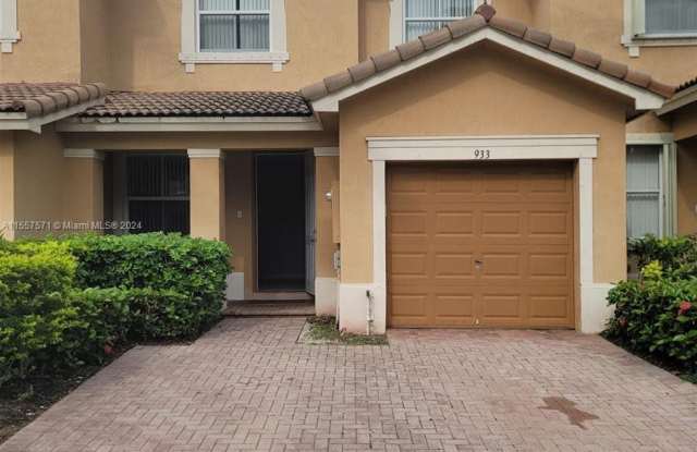 933 NE 42nd Ave - 933 Northeast 42nd Avenue, Homestead, FL 33033