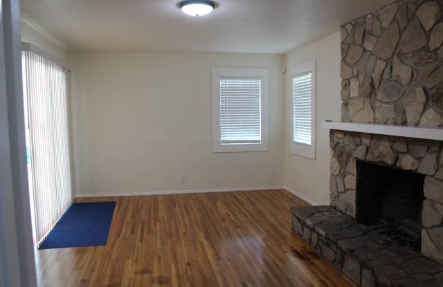 1996 N 11th Avenue Gallery 4