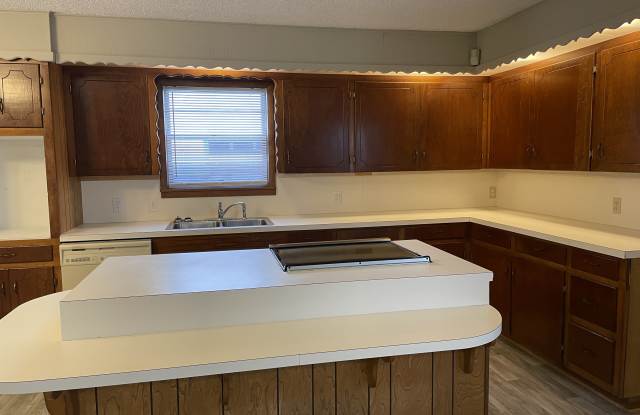 705 Cherry Street Gallery 3