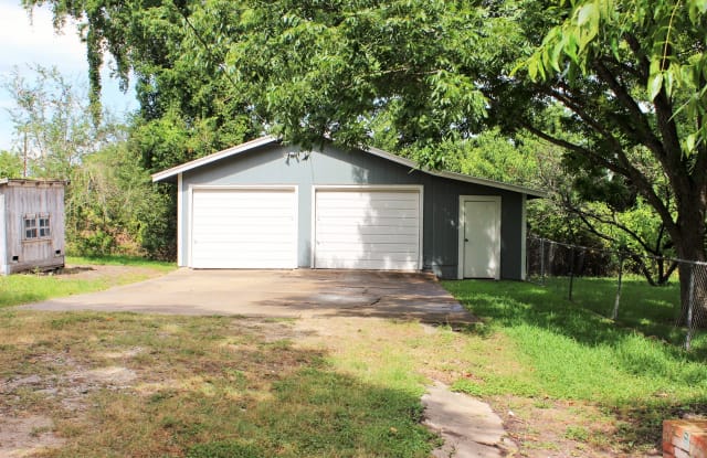 812 Burleson Street Gallery 3