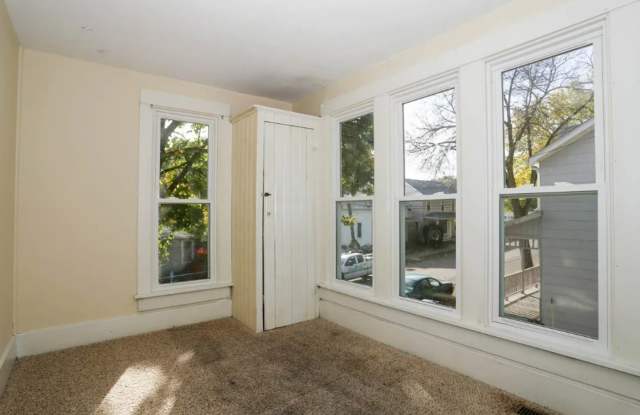 Four bedrooms, 1.5 baths Single Family House for Rent! Gallery 4