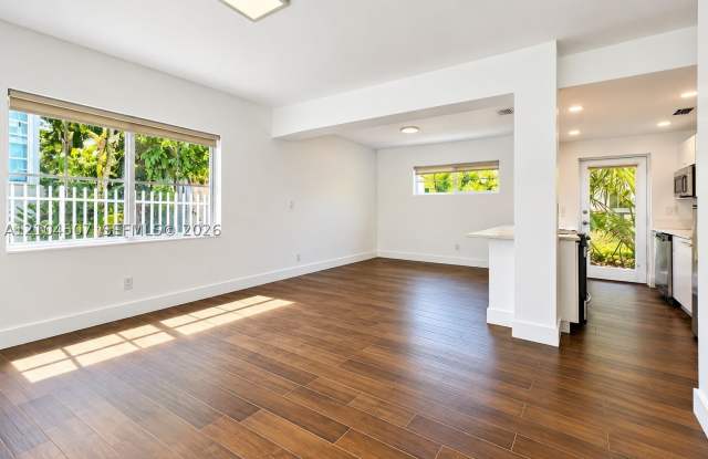 1001 Bay Dr Gallery 1
