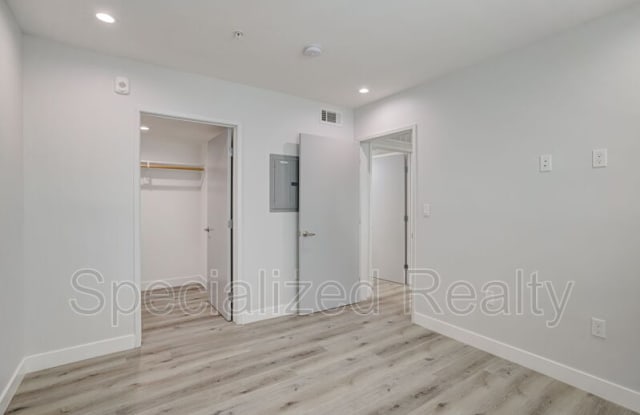 5068 Romaine Street Gallery 2