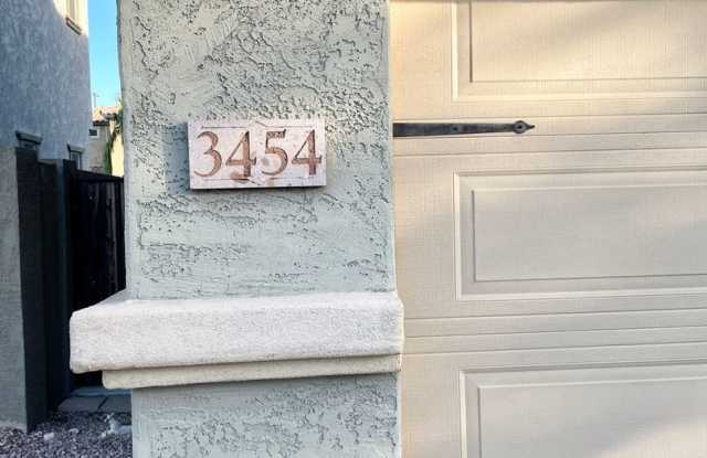 3 Bed/3 Bath with loft, located in the Gilbert Bridges Community! Walking distance to Gilbert Regional Park! Gallery 4