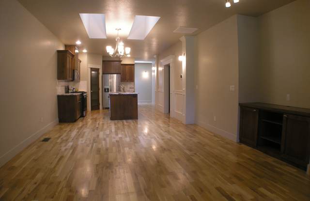 2715 S Gatewood Ln Gallery 3
