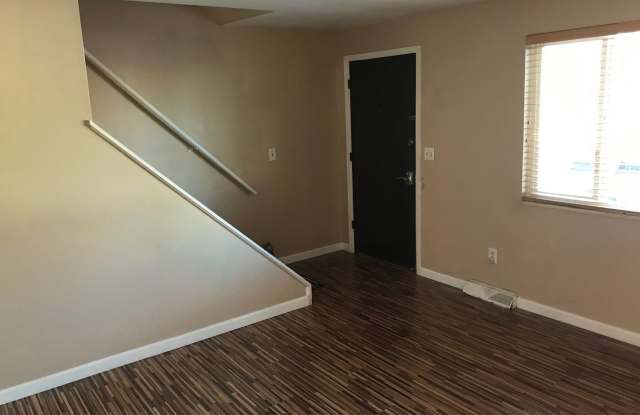 4818 E. Hinsdale Place Gallery 4