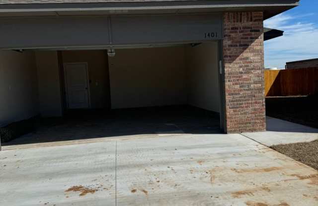 3 bedroom 2.5 bath duplex in Newcastle - 1401 Northwest 14th Street, Newcastle, OK 73065