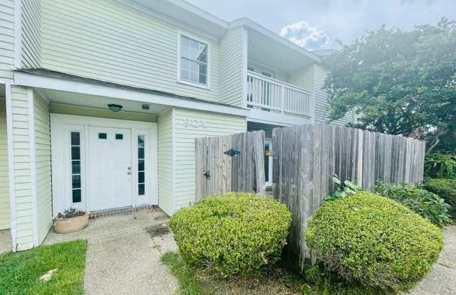 Charming 2 Bed, 1.5 Bath Townhouse in Lafayette! Gallery 1
