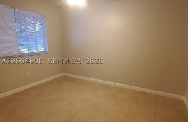 1851 NW 96th Ter Gallery 3