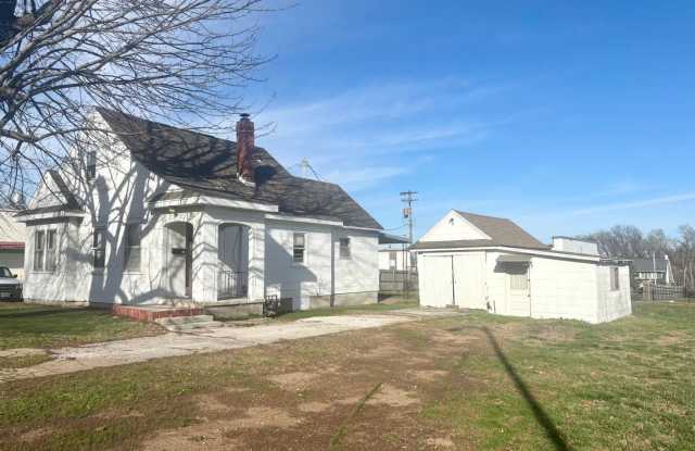 Versatile 2-Bedroom Home with Bonus Room and Spacious Yard photos photos Versatile 2-Bedroom Home with Bonus Room and Spacious Yard photos photos
