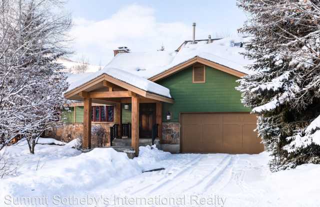 3205 Crestline Drive Gallery 2