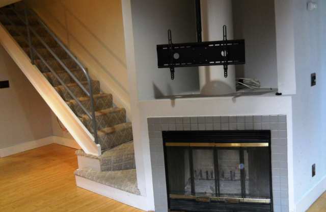 1000 Bellevue Pl E #2 Gallery 2