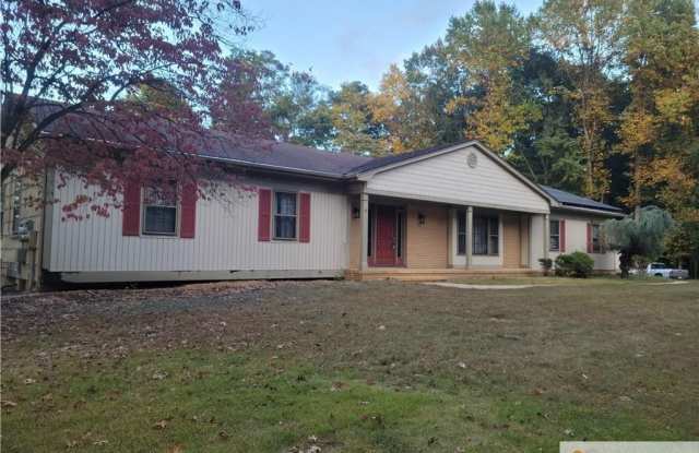 11 Derby Lane - 11 Derby Lane, Middlesex County, NJ 08902