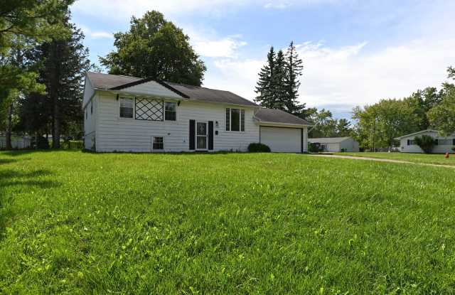 Spacious 3-Bedroom Home with Two-Car Garage and Fenced Backyard Gallery 3
