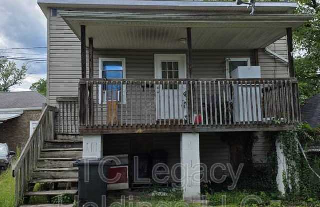 419 1/2 Walnut Ave photos photos