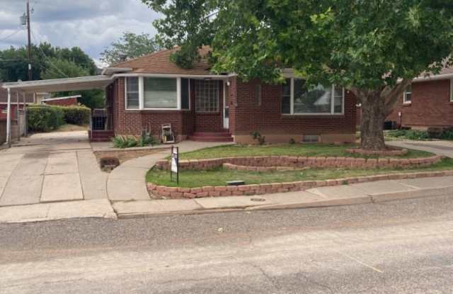 2 bed, 1 bath Basement Apartment in Vintage Home photos photos