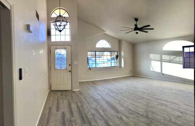 3 Bedroom 2 bath with Pool in Gated Community photos photos