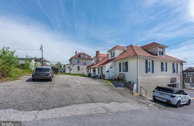 7506 BELAIR ROAD Gallery 3