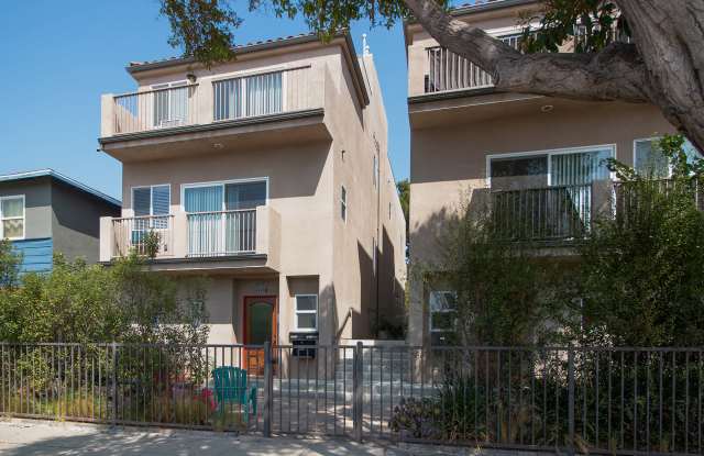 12439 Washington Pl - 12439 Washington Place, Los Angeles, CA 90066