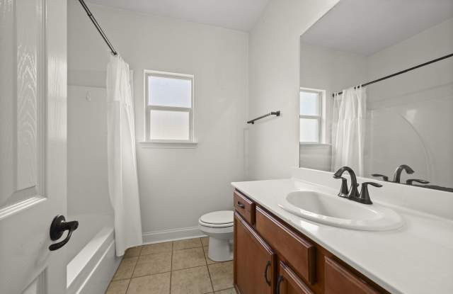 13638 Cantebury Avenue Gallery 1