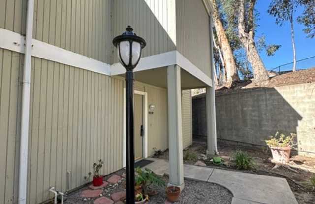 Warner Center 3+2 bedroom townhome with a private garage Gallery 3