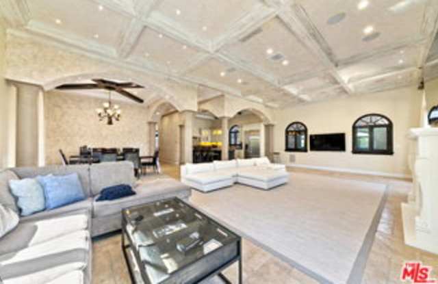 458 Flores Street Gallery 3