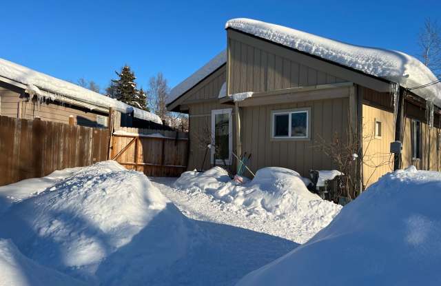 Affordable Pet Friendly Home in South Anchorage Gallery 1