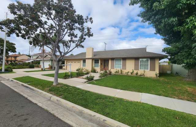 Quite Neighborhood: 3 Bedroom 2 Bath Home Gallery 1