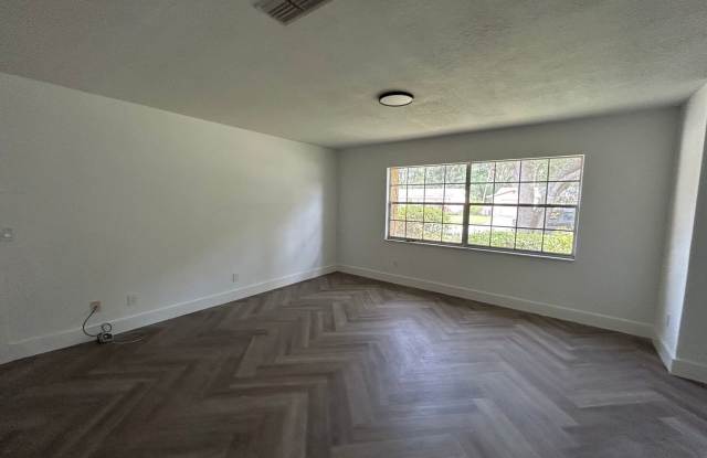 FOR RENT 3 Bedroom / 2 Bath Gallery 4