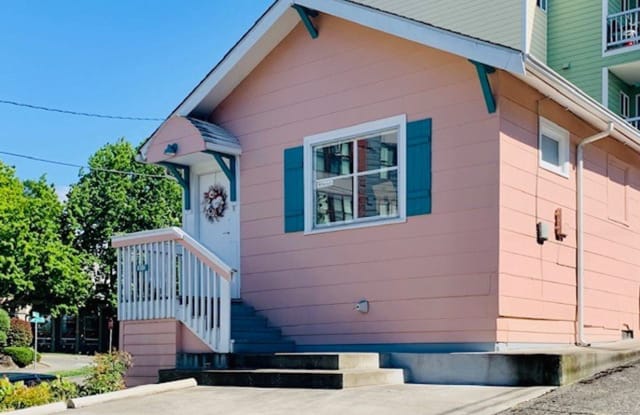 4551 Glenn Way SW - 4551 Glenn Way Southwest, Seattle, WA 98116
