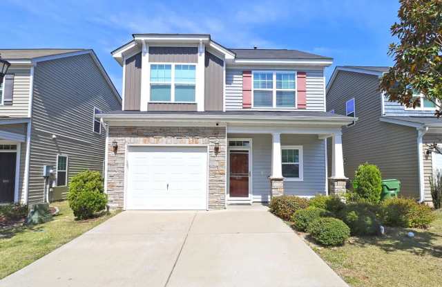 Fabulous 3 Bed 2.5 Bath with large bonus room in highly desirable Lake Carolina Neighborhood! Less than 5 minutes to the YMCA and 15 minutes to Scout Motors! photos photos