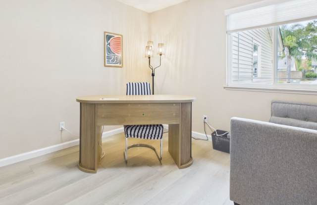 Furnished Single-story 3Bd/2Ba near Sutter Roseville with a office and garden Gallery 3
